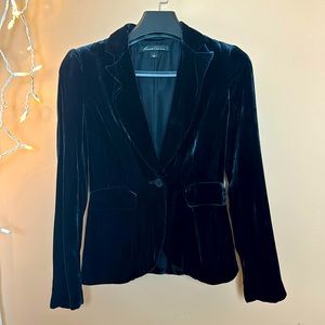 Beautiful Kenneth Cole New York Velvet Blazer Size 4